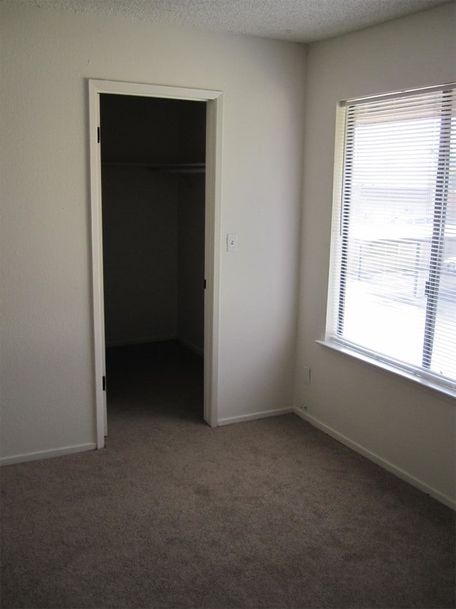 Photo - 1221 N Peach Ave