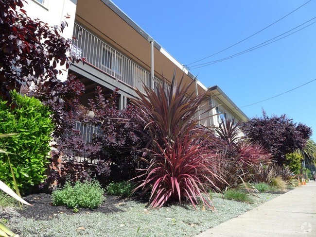 Building Photo - 3405 Dimond Ave Rental