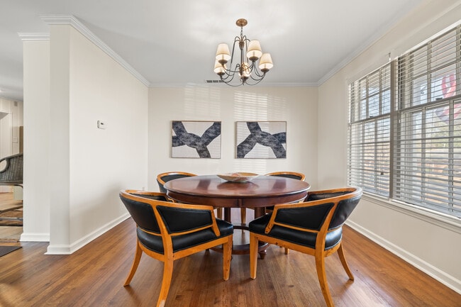 Photo - 5347 Denwood Ave