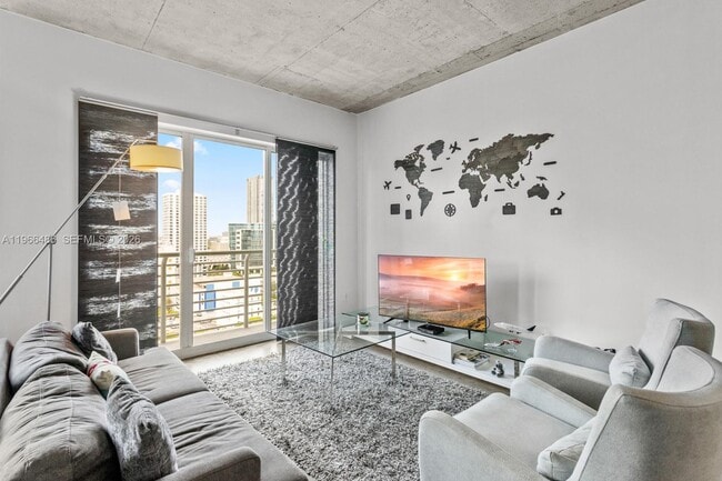 Photo - 133 NE 2nd Ave Unidad 1815