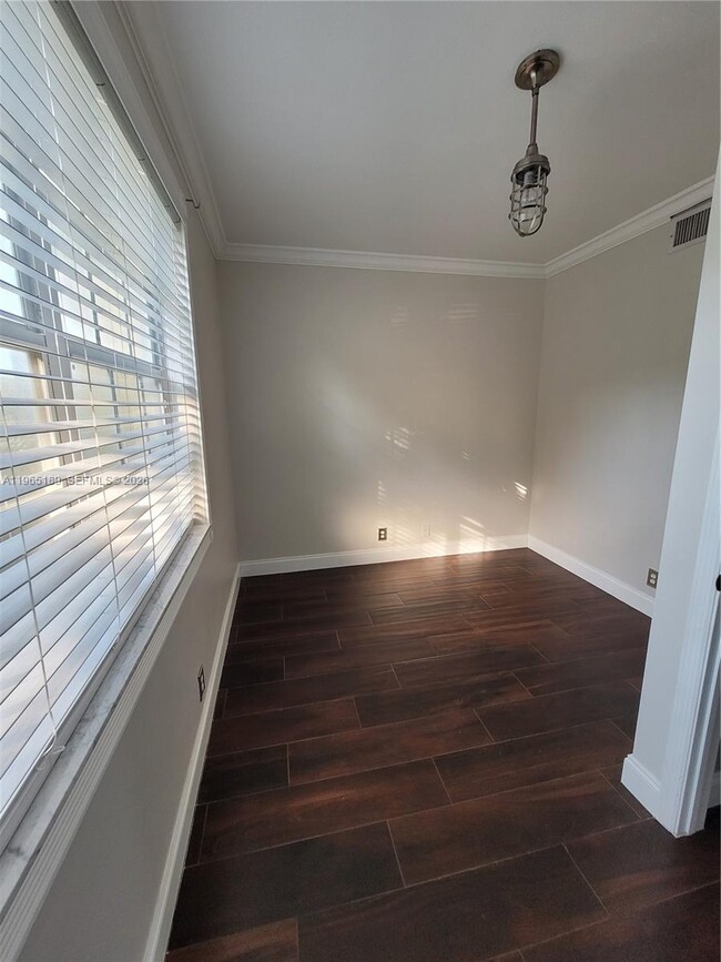 Photo - 205 Mallory Ct