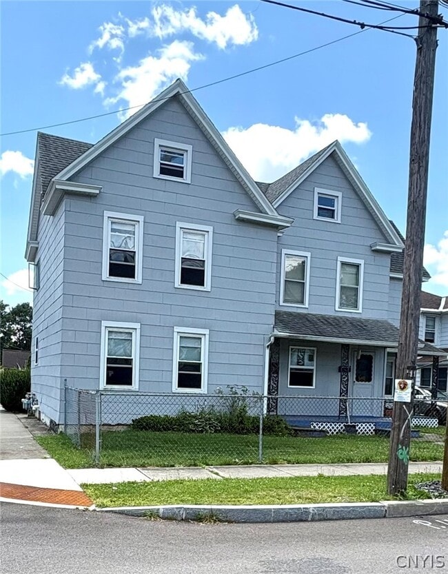 Building Photo - 32 Walnut St