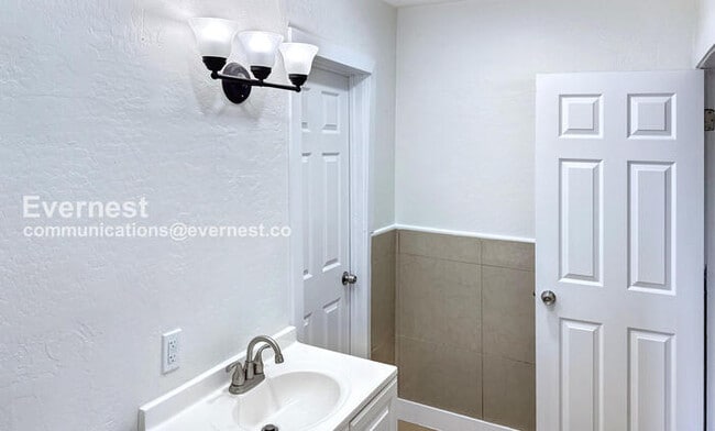 Photo - 2317 W Adams St