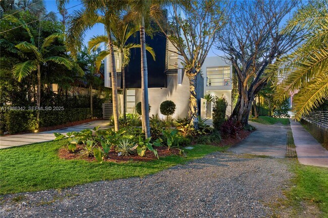 Photo - 440 S Hibiscus Dr