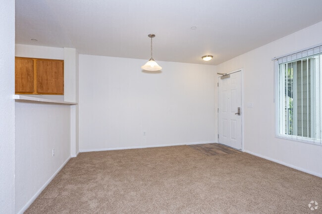2BR, 1BA - 918SF - Dining Room - Avian Glen Apartments