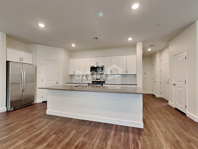 Photo - 290 Austin Bellerose Pl