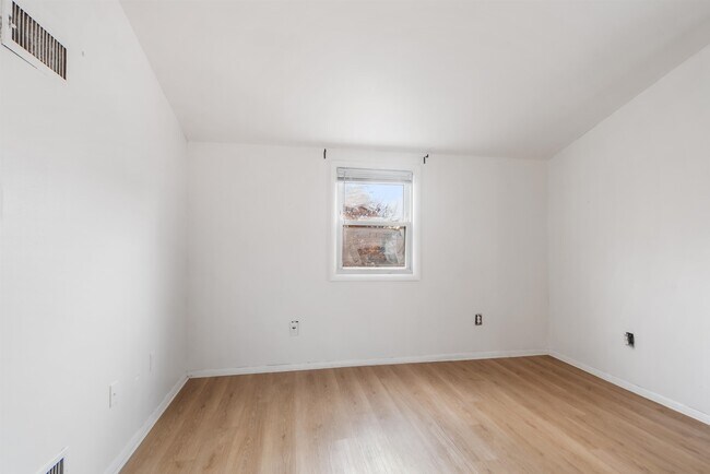 Photo - 689 2nd St Unit 2