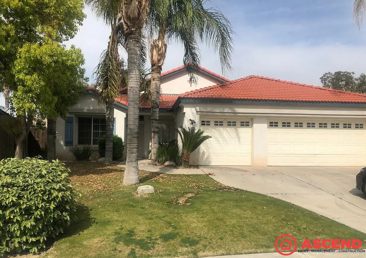 Stunning 3BD/2BA Home in Bakersfield's 93313 — Pool, 3-Car Garage, Gardener & Pool Service Included! - Stunning 3BD/2BA Home in Bakersfield's 93313 — Pool, 3-Car Garage, Gardener & Pool Service Included!
