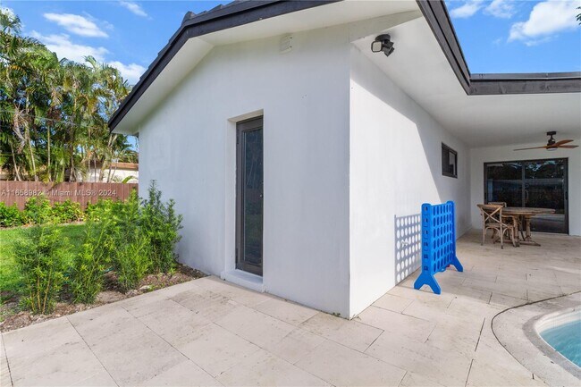 Photo - 5131 Monroe St