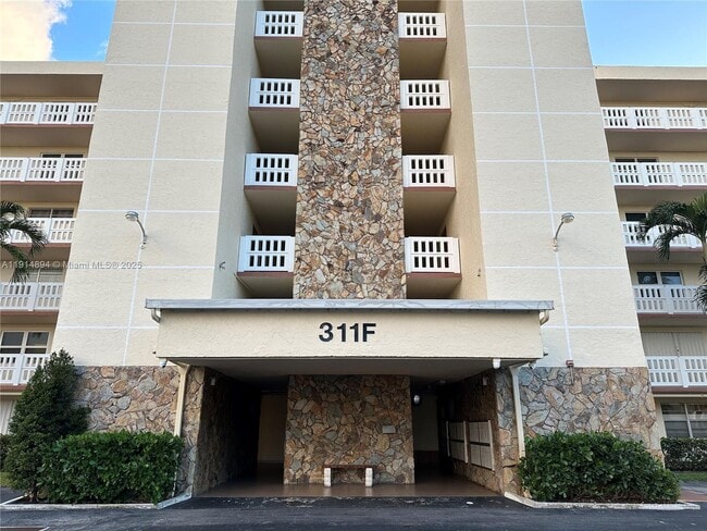 Photo - 311 SE 3rd St Unit 209