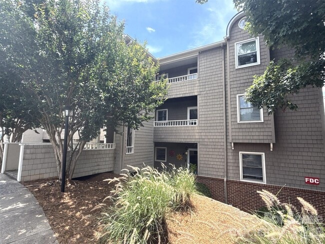 Building Photo - 9817 Emerald Point Dr Unit 8