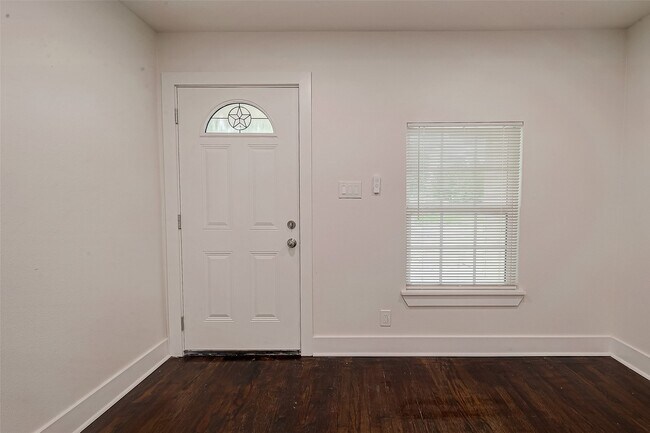 Photo - 5703 Belmark St