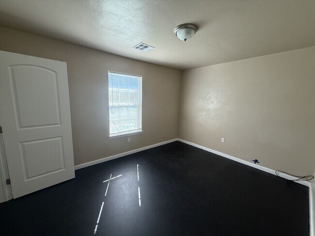 Photo - 211 W 16th St