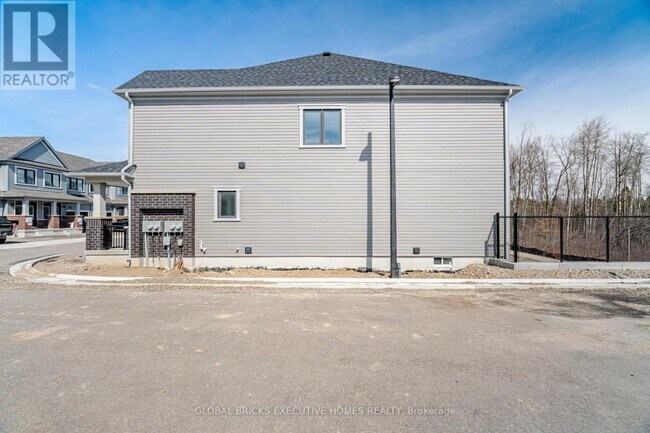 Photo - 48 Aurora Cmn