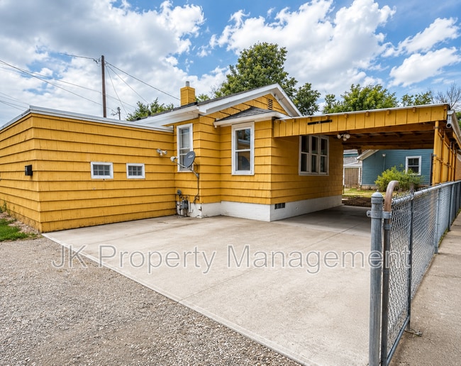 Photo - 816 2nd Ave SW
