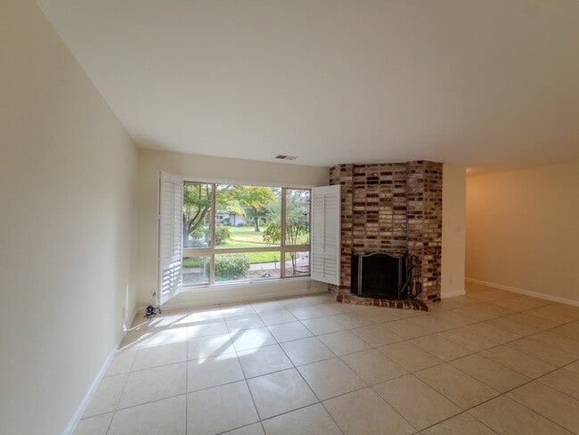 3216 Phoenix Ln