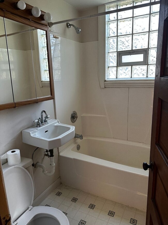 Photo - 402 S 1st St Unidad Lower #1