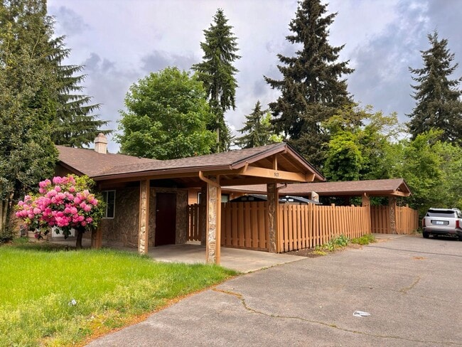 Building Photo - Newly Remodeled 3-Bedroom Bellevue Home with Modern Updates