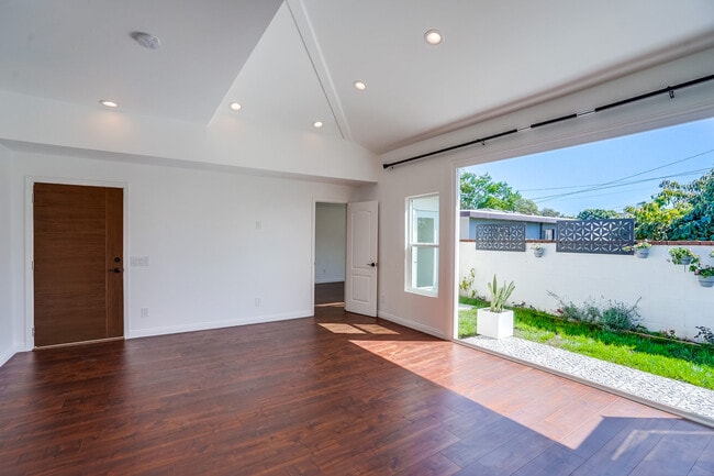 Photo - 9427-9422 S 4th Ave