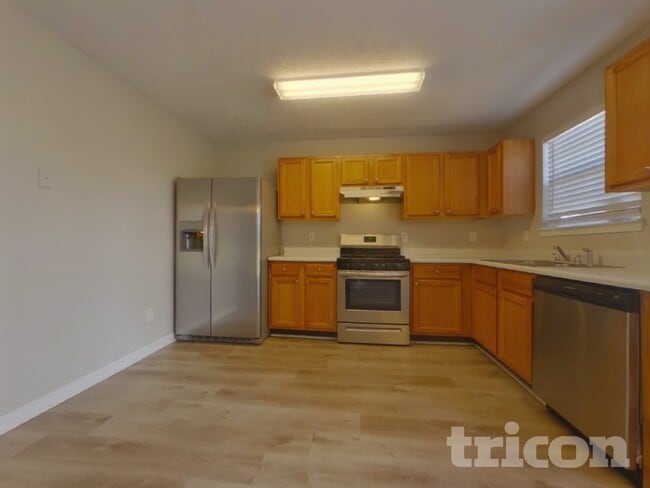 Photo - 360 Springhaven Way SE