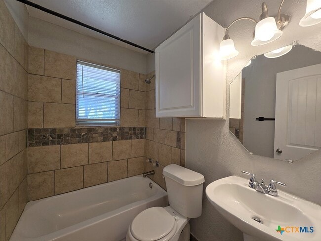 Photo - 212 E Valley Rd