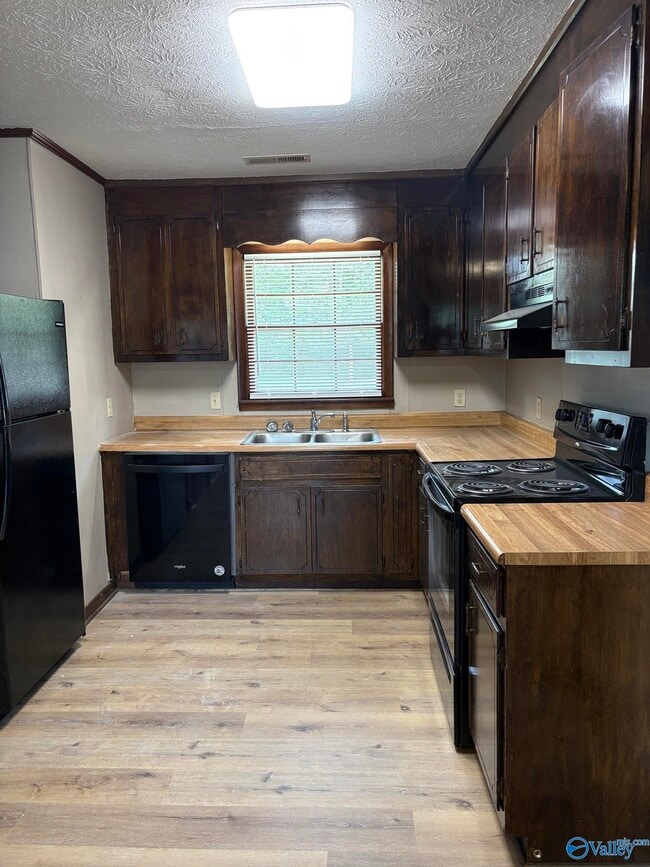 Photo - 15292 Section Line Rd