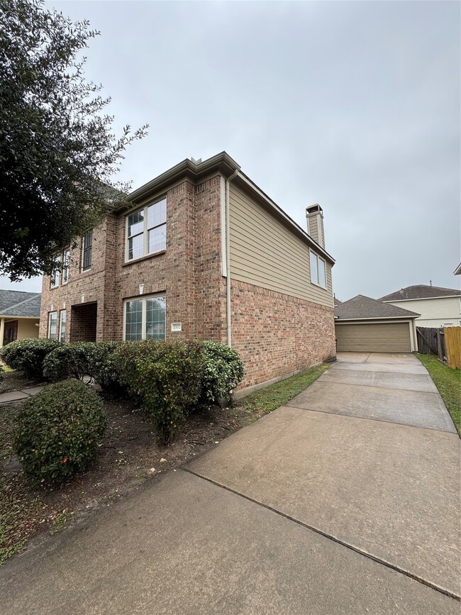 Building Photo - 12622 Riverhill Ct