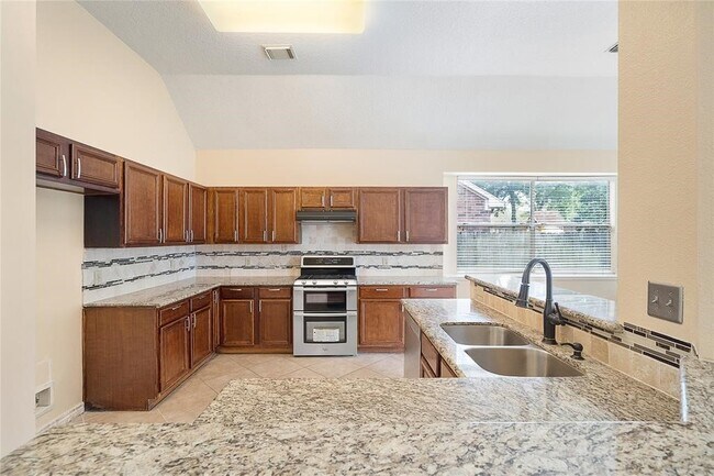 Photo - 18423 Cobblestone Dr