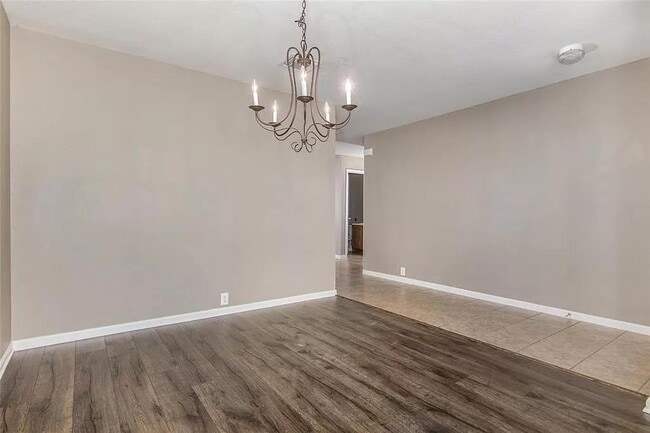 Photo - 4714 Woodsend Ln