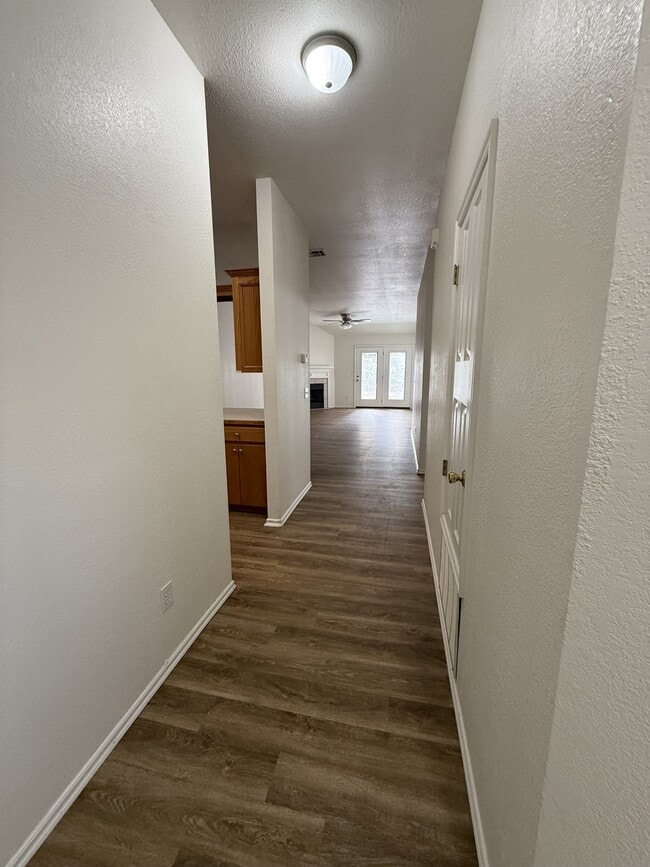 Photo - 701 S Stoneybrook St