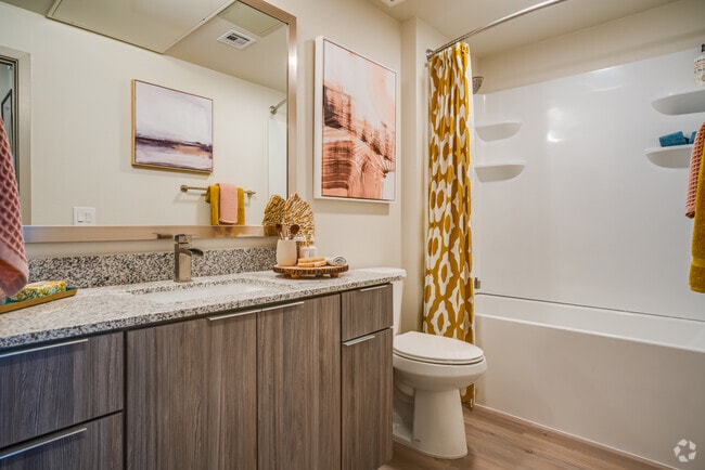 1 BR, 1 BA - 783SF