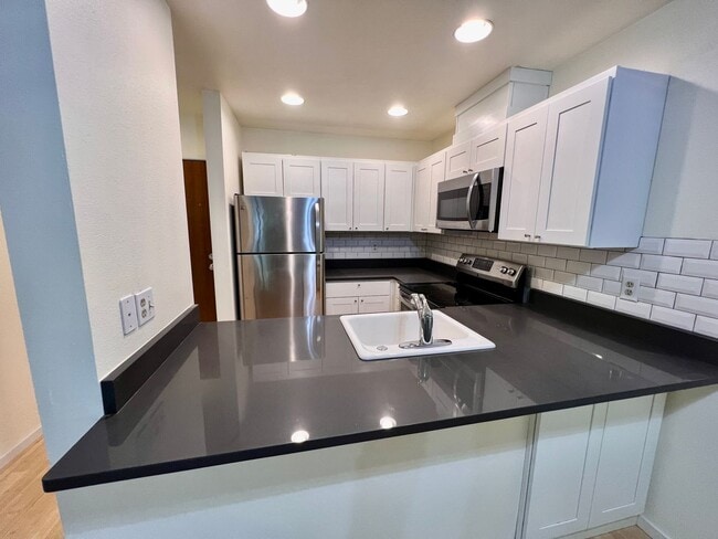 Building Photo - Underground Parking Spot!!!