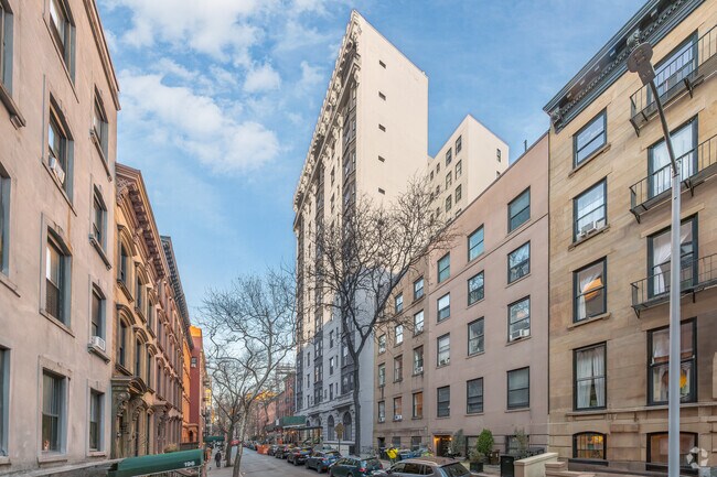 169 Columbia Heights - The Standish Apartments