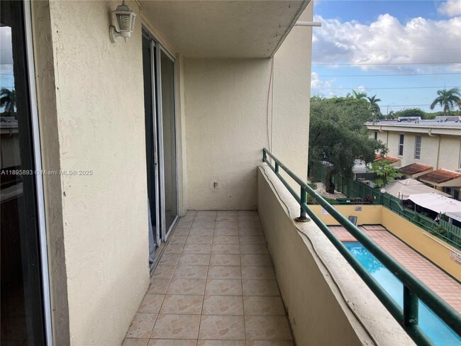 Photo - 8321 NW 7th St Unidad 1-307