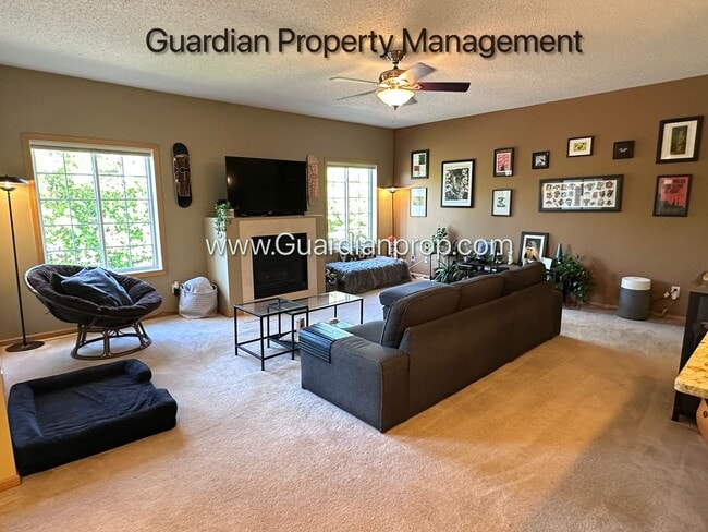Photo - Lakeville 2 Bedroom Town Home, Dishwasher, Fireplace, 2 Car Garage, Garage Bonus Room
