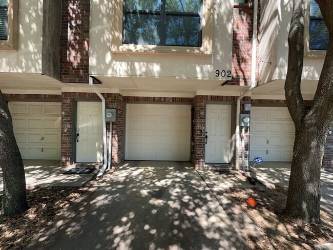 Photo - 902 E Glenn Crossett St House