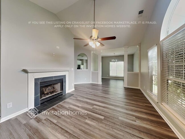 Photo - 594 Viking Pl SW