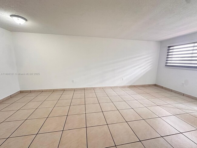 Photo - 1380 W 41st St Unit 201