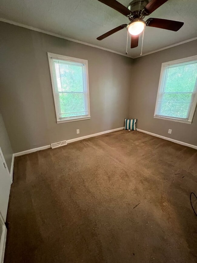 Photo - 2 Bed House! COMING SOON! DEPOSIT-FREE Renting option thru OBLIGO! Deposit Alternative available