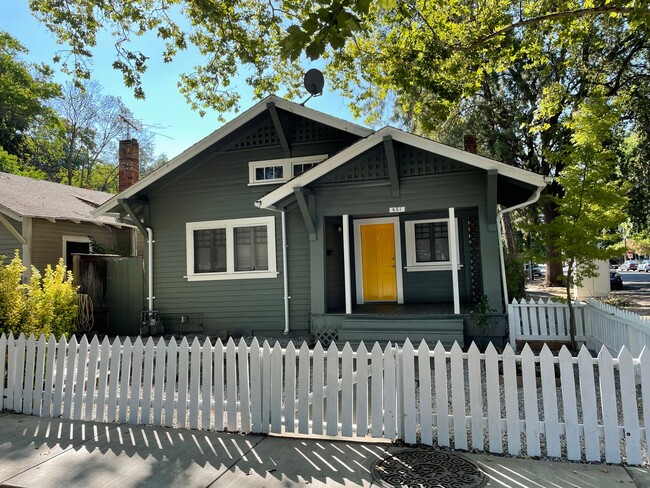 Building Photo - 8th &amp; Orient