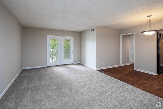 2BR, 1BA - 1,028SF - Living Room