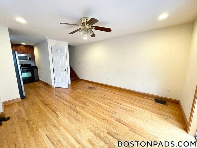 Photo - 241 W 3rd St Unit 2