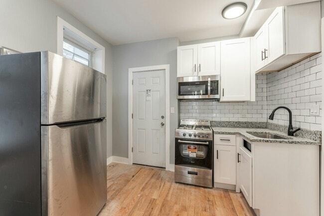 Building Photo - 1624 W Beach Ave Unit GR