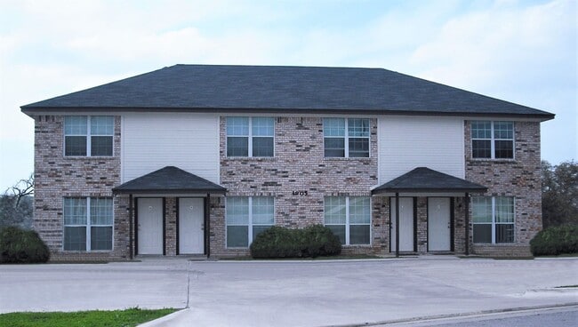 Building Photo - 1905 Monte Carlo Ln Unit Apt D