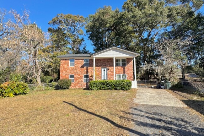 Photo - AVAILABLE JANUARY 2026! (Pet Friendly)