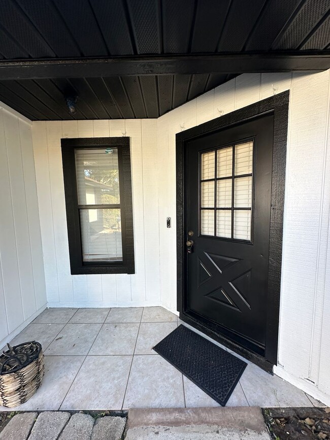 Photo - Lovely home on huge corner lot, near UCF!