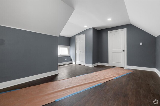 Building Photo - 2108 S Homan Ave Unit 2 Rental