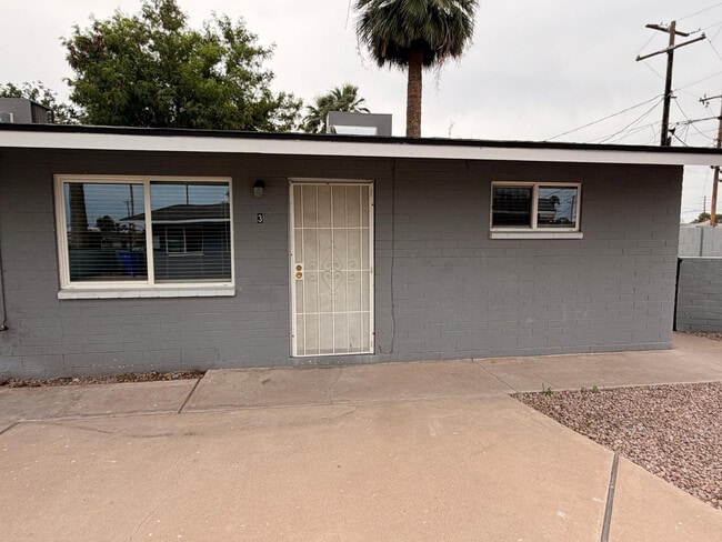 Building Photo - 4837 E Willetta St Unit Apt 3
