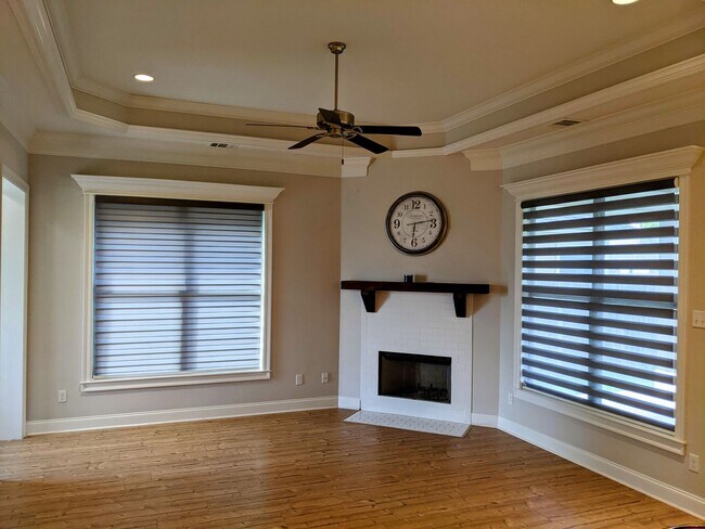 Photo - Nearly New and Ready for You!