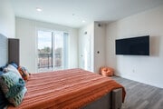 Studio, 1BA - 460SF